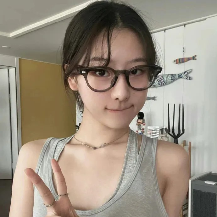 镜内情谜