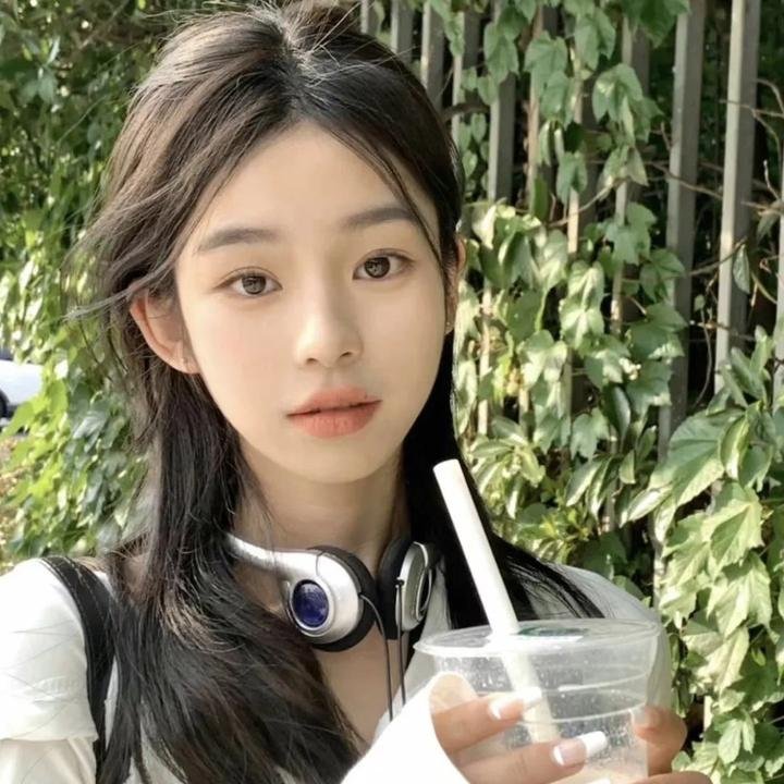 茉莉·梦妮与神奇的催眠书